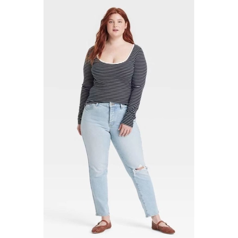 Universal Thread Women's Mid-Rise 80's Slim Fit Distressed Jeans Medium Wash 16L
